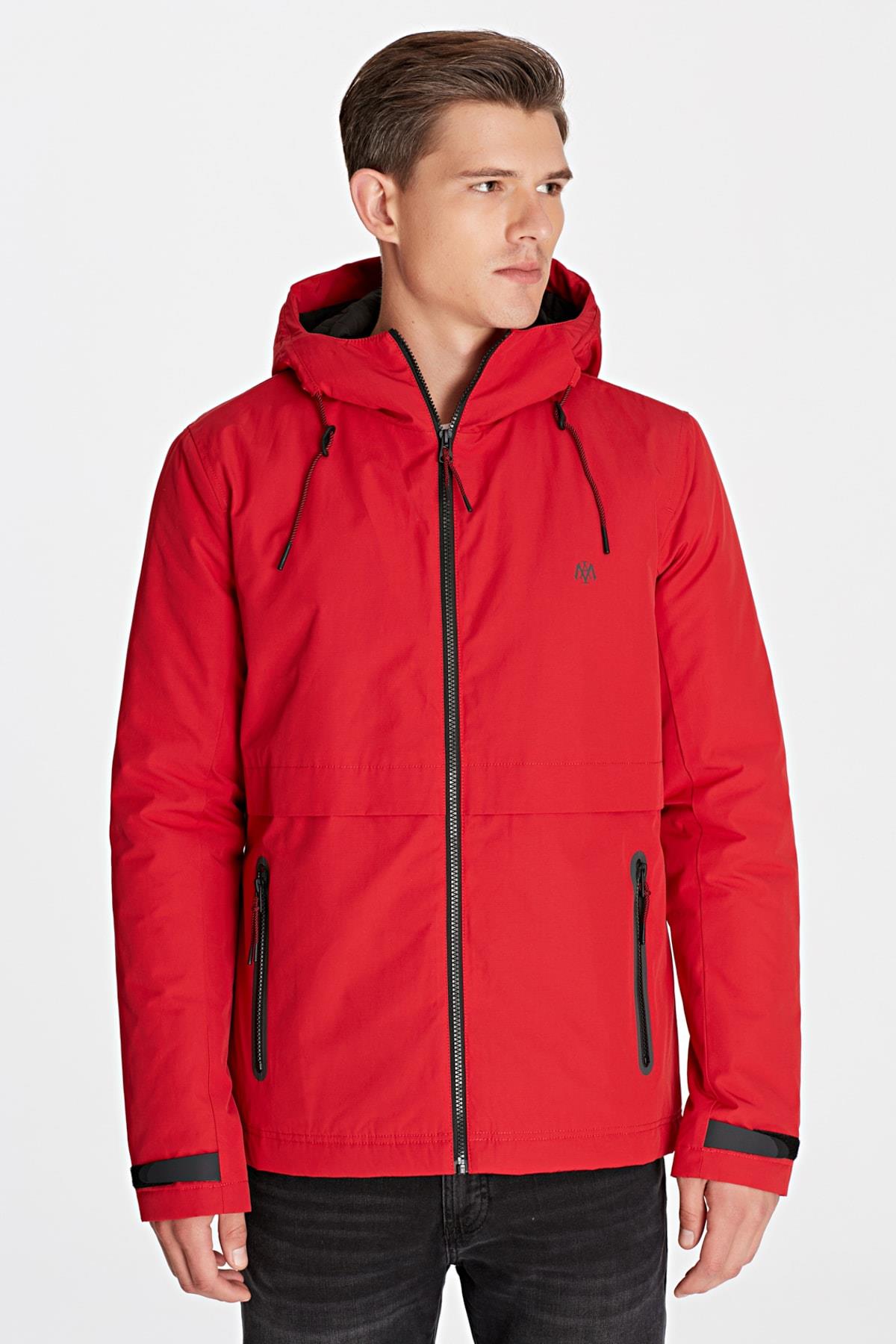 Mavi Kapüşonlu Kırmızı Erkek Mont Rahat Kesim (010188-29781) Mavi Kapüşonlu Kırmızı Erkek Mont Rahat Kesim (010188-29781)