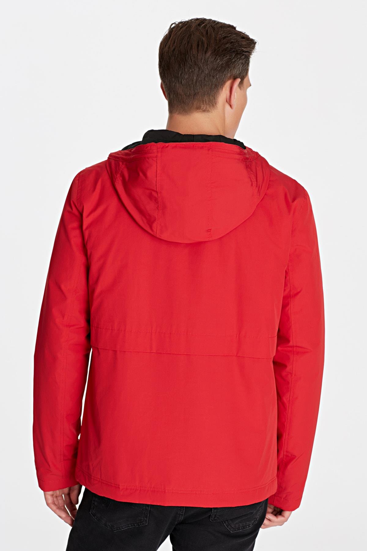 Mavi Kapüşonlu Kırmızı Erkek Mont Rahat Kesim (010188-29781) Mavi Kapüşonlu Kırmızı Erkek Mont Rahat Kesim (010188-29781)