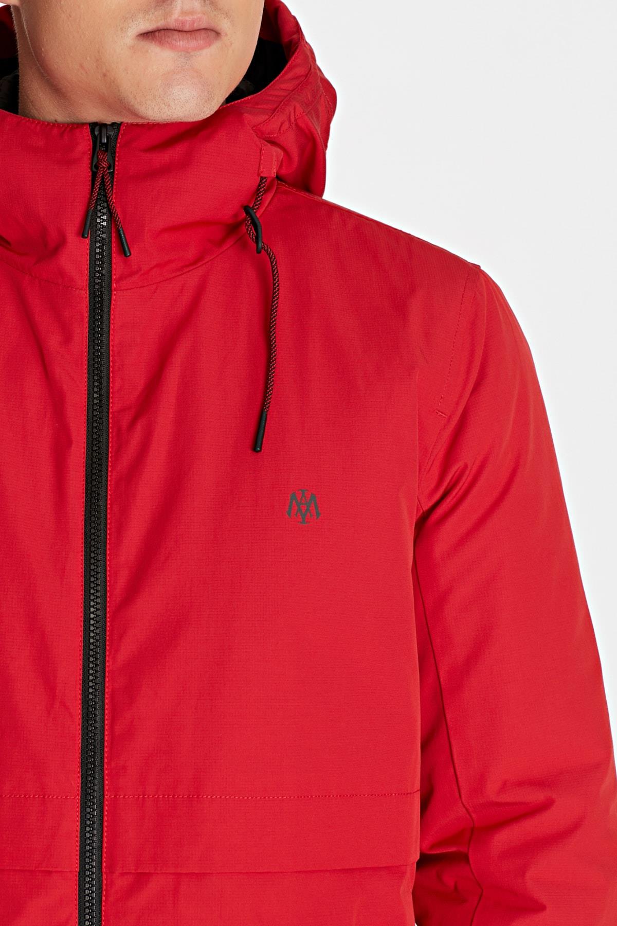 Mavi Kapüşonlu Kırmızı Erkek Mont Rahat Kesim (010188-29781) Mavi Kapüşonlu Kırmızı Erkek Mont Rahat Kesim (010188-29781)