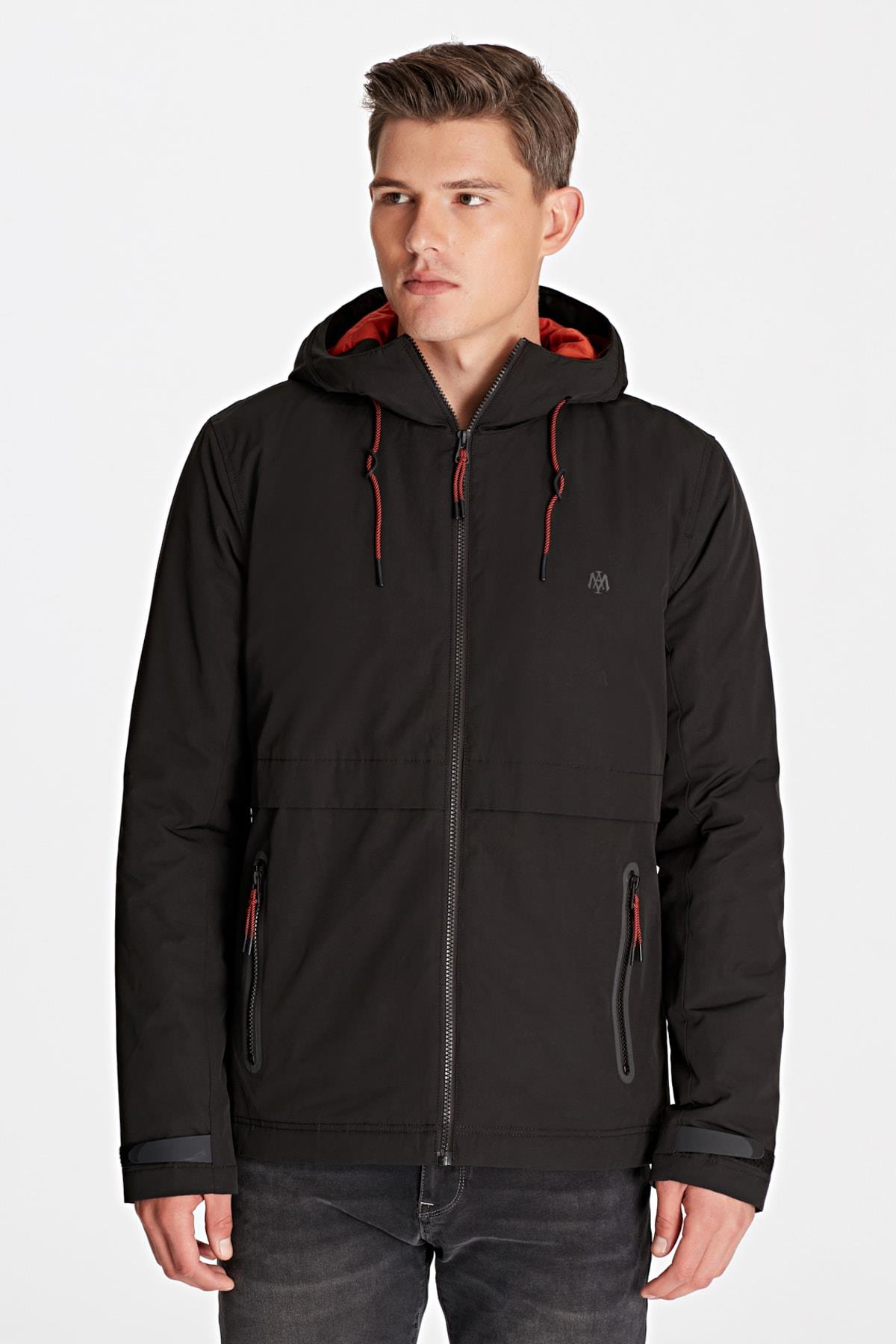 Mavi Kapüşonlu Siyah Erkek Parka Rahat Kesim (010188-900) Mavi Kapüşonlu Siyah Erkek Parka Rahat Kesim (010188-900)