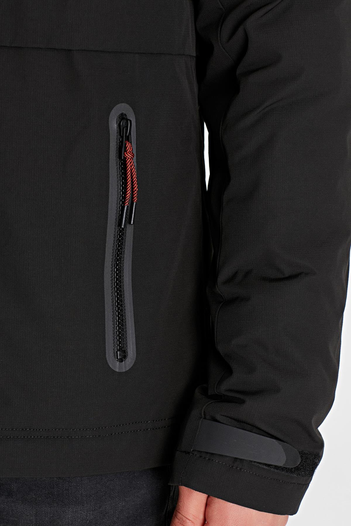 Mavi Kapüşonlu Siyah Erkek Parka Rahat Kesim (010188-900) Mavi Kapüşonlu Siyah Erkek Parka Rahat Kesim (010188-900)