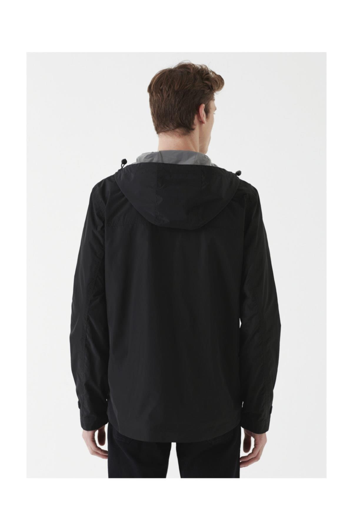 Mavi Cepli Siyah Erkek Ceket (010241-900) Mavi Cepli Siyah Erkek Ceket (010241-900)