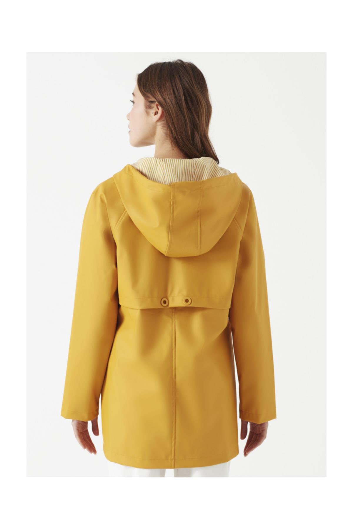 Mavi Kapüşonlu Kadın Sarı Mont (110413-28321) Mavi Kapüşonlu Kadın Sarı Mont (110413-28321)