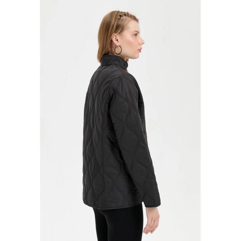 Desen Triko Soğan Desenli İki Renkli Önü Çıtçıtlı Kadın Kapitone Ceket 24420 (24420) Desen Triko Soğan Desenli İki Renkli Önü Çıtçıtlı Kadın Kapitone Ceket 24420 (24420)