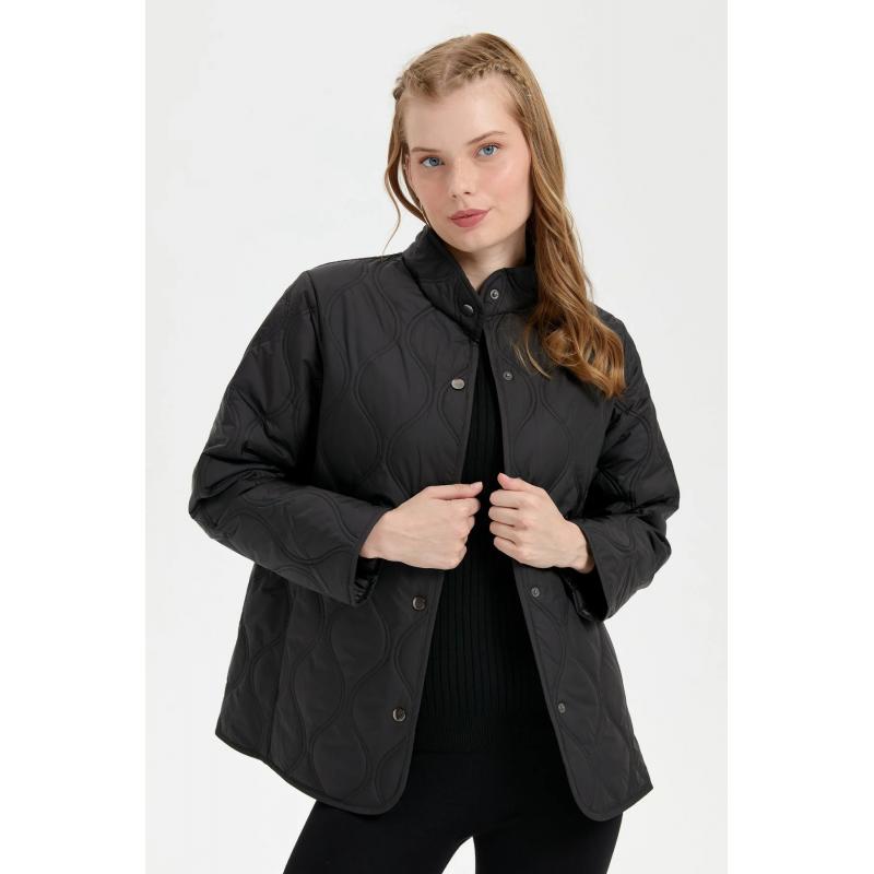 Desen Triko Soğan Desenli İki Renkli Önü Çıtçıtlı Kadın Kapitone Ceket 24420 (24420) Desen Triko Soğan Desenli İki Renkli Önü Çıtçıtlı Kadın Kapitone Ceket 24420 (24420)