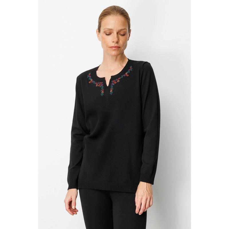 Desen Triko Sıfır Yaka Yakası Çiçek Nakış İşlemeli Kadın Bluz 25094 (25094) Desen Triko Sıfır Yaka Yakası Çiçek Nakış İşlemeli Kadın Bluz 25094 (25094)