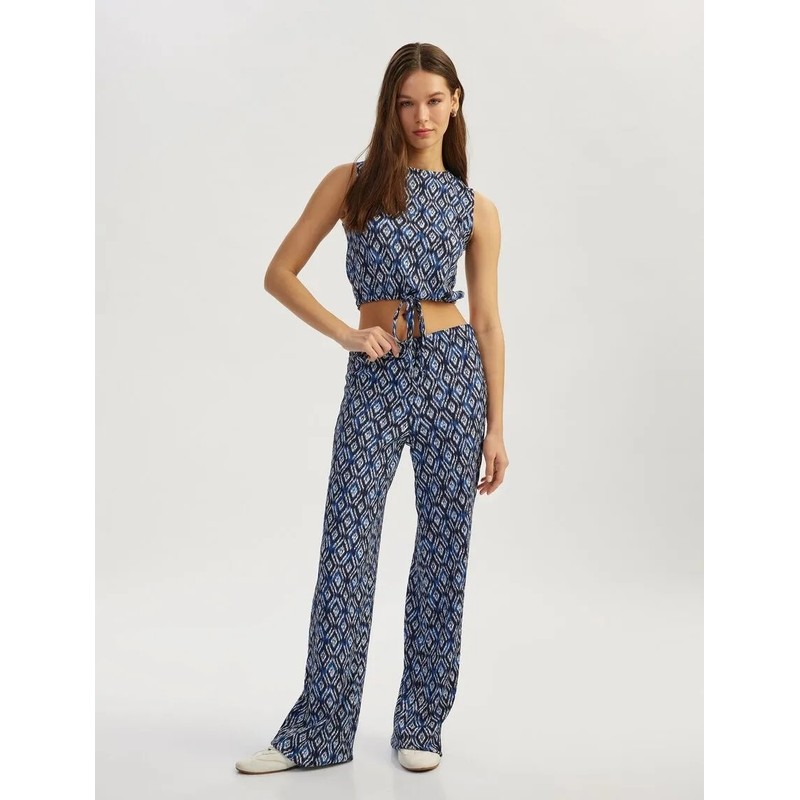 Koton Desenli Bisiklet Yaka Bağcık Detaylı Kolsuz Kadın Crop T-shirt 5SAL30006IK (5SAL30006IK) Koton Desenli Bisiklet Yaka Bağcık Detaylı Kolsuz Kadın Crop T-shirt 5SAL30006IK (5SAL30006IK)