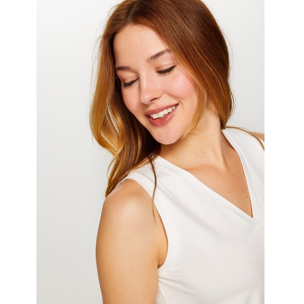 Faik Sönmez Kadın V Yaka Atlet B00026 (B00026) Faik Sönmez Kadın V Yaka Atlet B00026 (B00026)