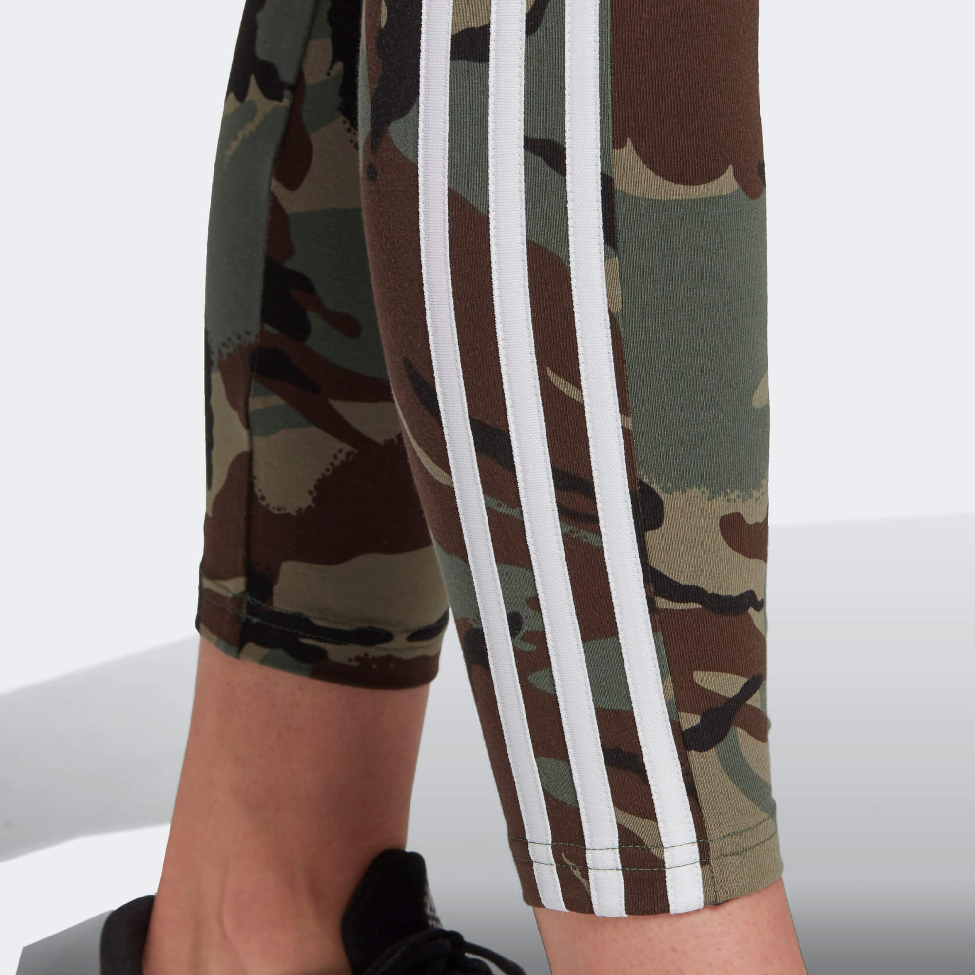 Adidas Essentials Camouflage 3-Stripes Kadın Tayt (GL1420) Adidas Essentials Camouflage 3-Stripes Kadın Tayt (GL1420)