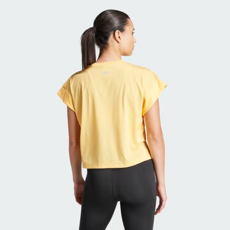 Adidas Studio Kadın T-shirt (IS2982) Adidas Studio Kadın T-shirt (IS2982)