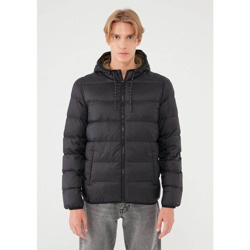 Mavi Kapüşonlu Siyah Erkek Şişme Mont (M01995900) Mavi Kapüşonlu Siyah Erkek Şişme Mont (M01995900)