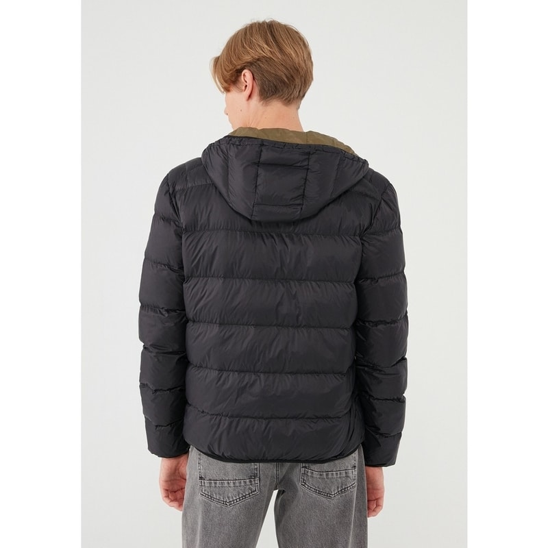 Mavi Kapüşonlu Siyah Erkek Şişme Mont (M01995900) Mavi Kapüşonlu Siyah Erkek Şişme Mont (M01995900)