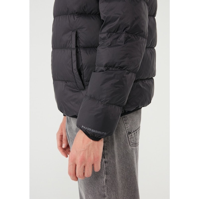 Mavi Kapüşonlu Siyah Erkek Şişme Mont (M01995900) Mavi Kapüşonlu Siyah Erkek Şişme Mont (M01995900)