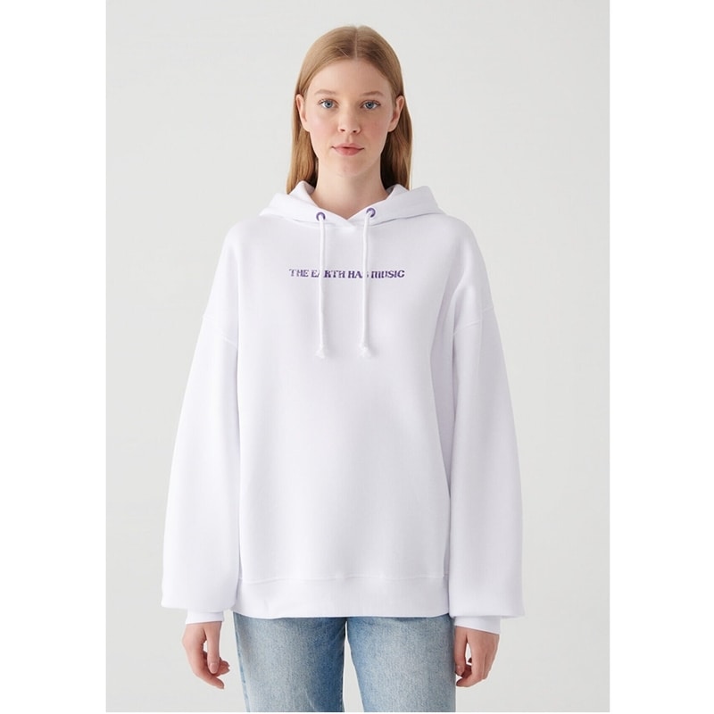Mavi Kelebek Baskılı Beyaz Kadın Sweatshirt (M1610045-620) Mavi Kelebek Baskılı Beyaz Kadın Sweatshirt (M1610045-620)