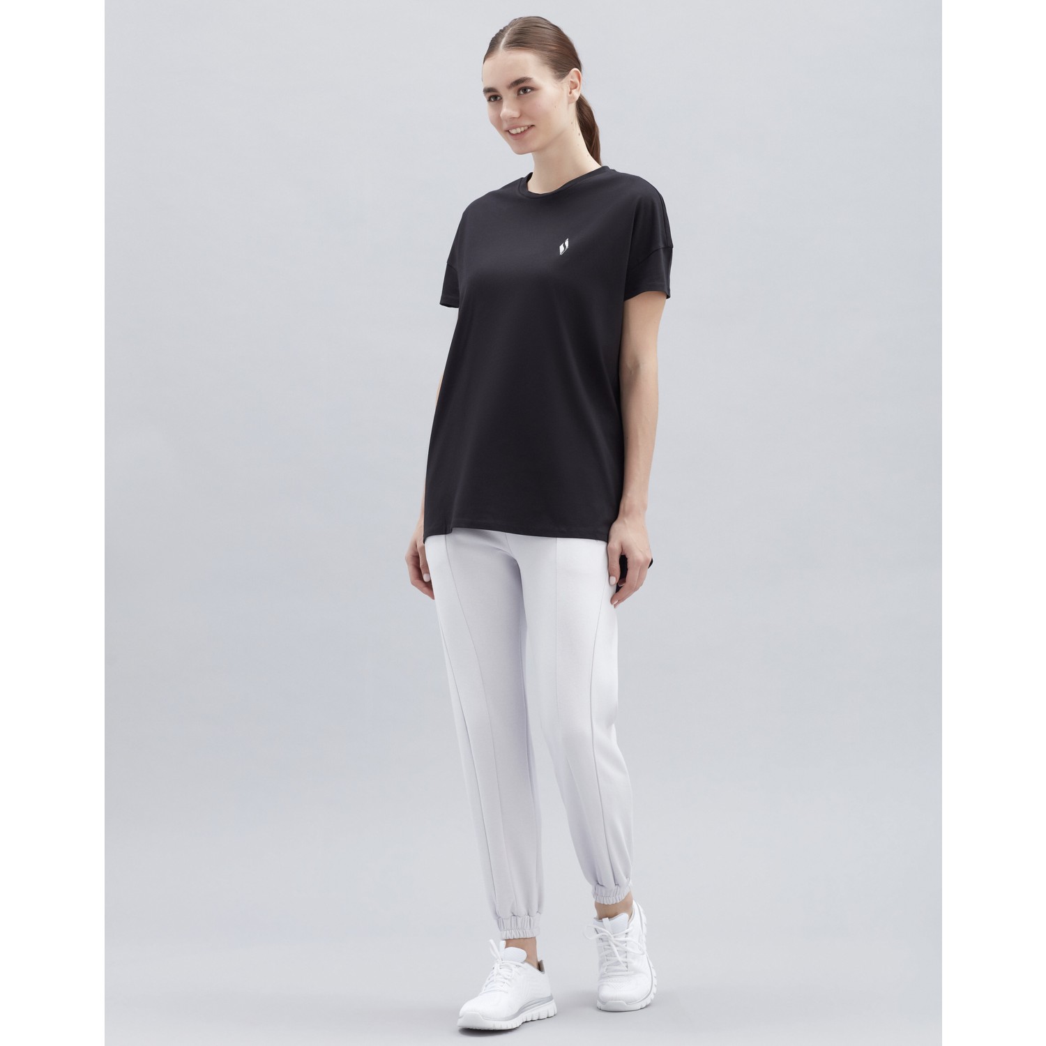 Skechers W Performance Tops Crew Neck Kadın T-Shirt (S221482-001) Skechers W Performance Tops Crew Neck Kadın T-Shirt (S221482-001)
