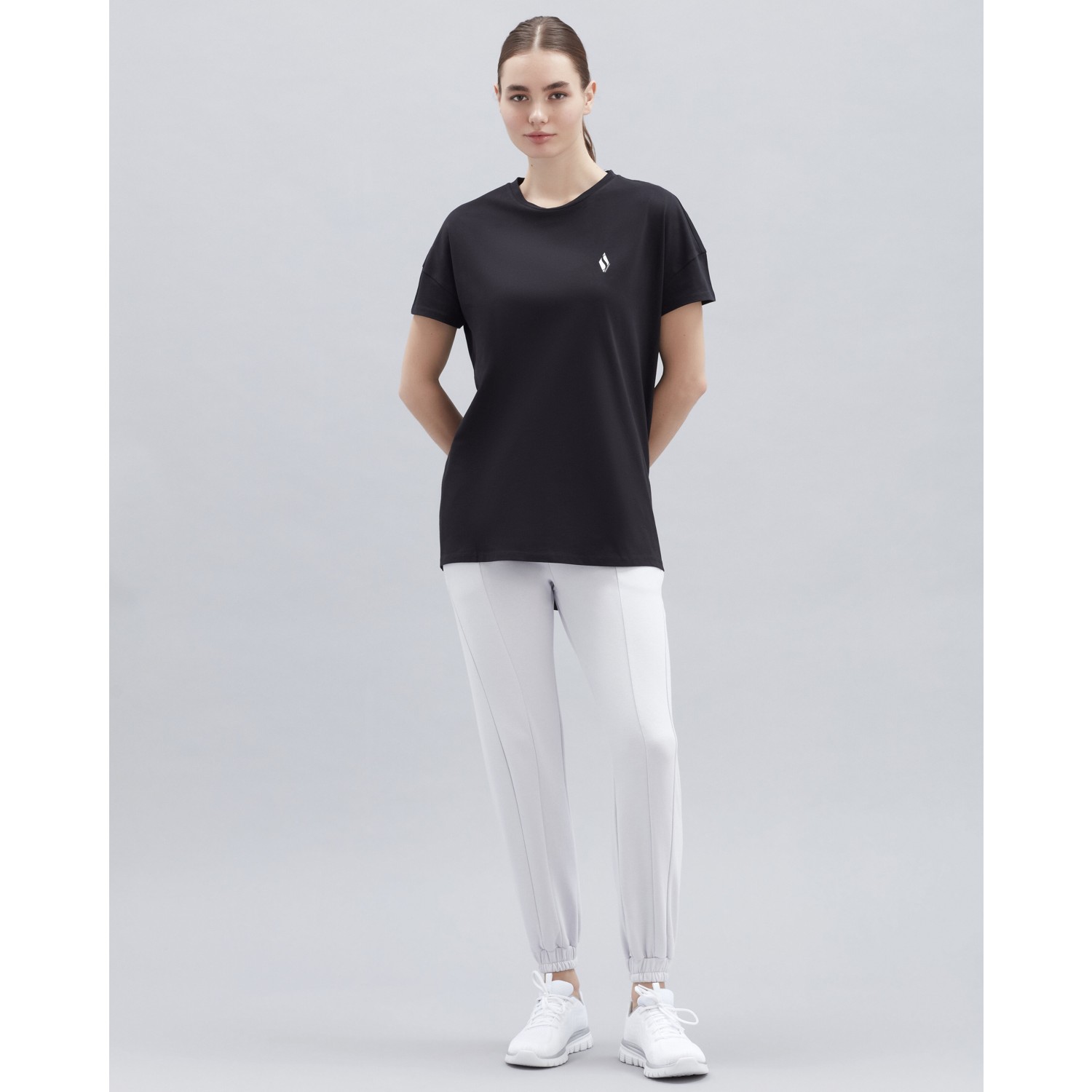 Skechers W Performance Tops Crew Neck Kadın T-Shirt (S221482-001) Skechers W Performance Tops Crew Neck Kadın T-Shirt (S221482-001)