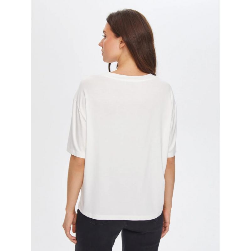 Faik Sönmez Çiçek Aplikeli Yuvarlak Yaka Kadın Kısa Kol T-shirt 69541 (U69541) Faik Sönmez Çiçek Aplikeli Yuvarlak Yaka Kadın Kısa Kol T-shirt 69541 (U69541)