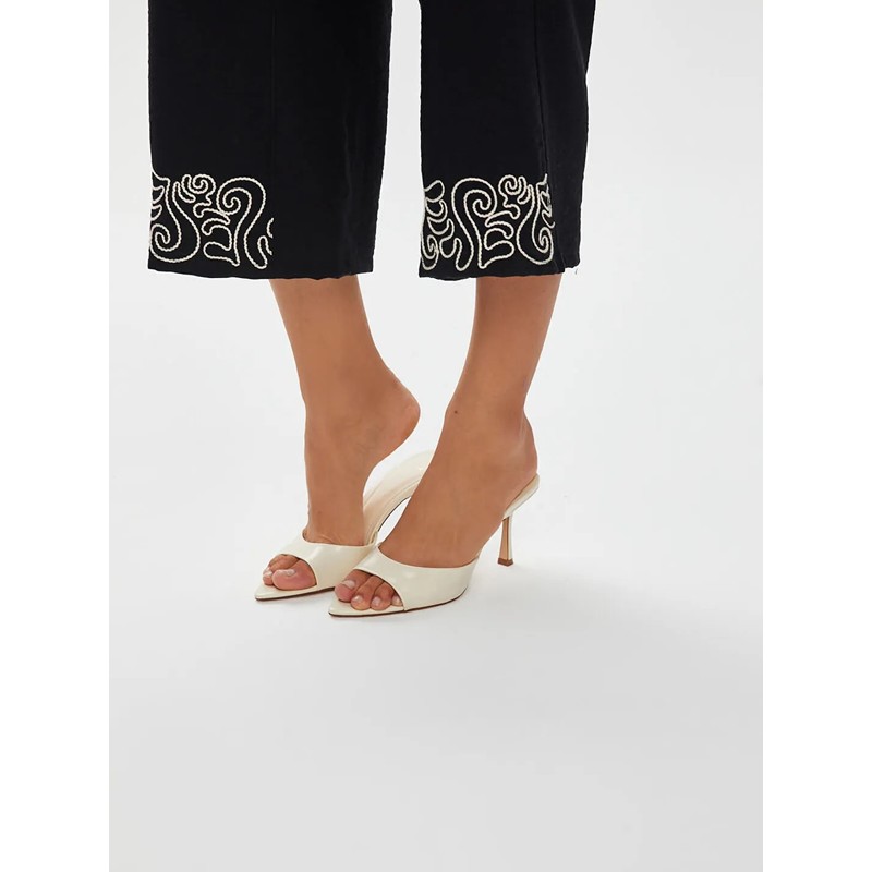 Faik Sönmez Paçası Kordone Nakış Detaylı Wideleg Fit Pantolon S25CPR008 (US25CPR008) Faik Sönmez Paçası Kordone Nakış Detaylı Wideleg Fit Pantolon S25CPR008 (US25CPR008)