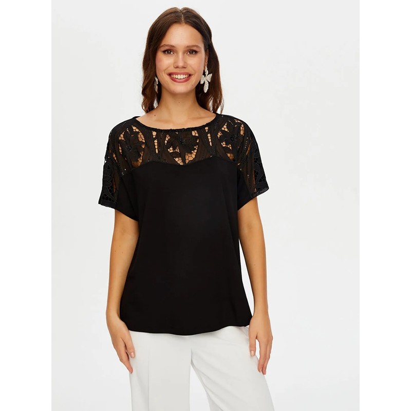 Faik Sönmez Payetli Dantel Garnili Kayık Yaka Kadın Bluz W26BLZ027 (UW26BLZ027) Siyah Faik Sönmez Payetli Dantel Garnili Kayık Yaka Kadın Bluz W26BLZ027 (UW26BLZ027) Siyah