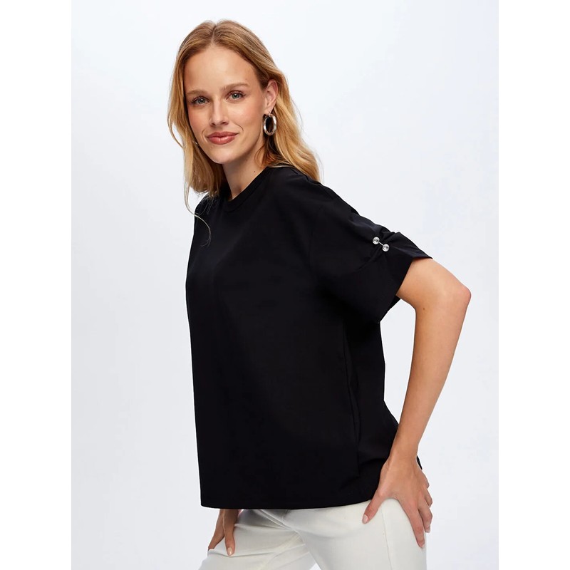 Faik Sönmez Kolları Taş Detaylı Yuvarlak Yaka Kadın T-shirt W26TSH088 (UW26TSH088) Faik Sönmez Kolları Taş Detaylı Yuvarlak Yaka Kadın T-shirt W26TSH088 (UW26TSH088)