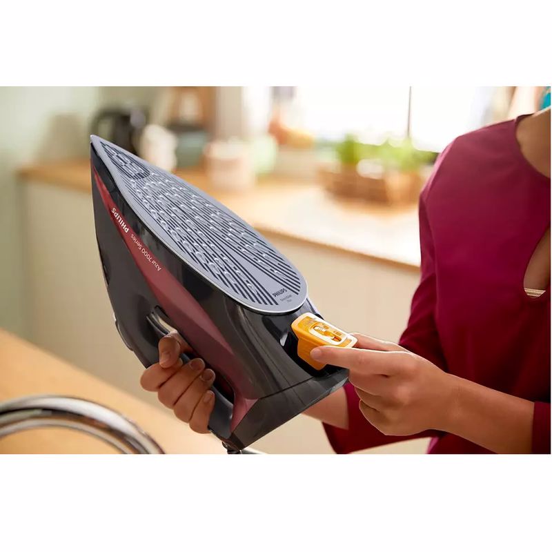 Philips 7000 Series DST7022/40 2800 W Buharlı Ütü Philips 7000 Series DST7022/40 2800 W Buharlı Ütü