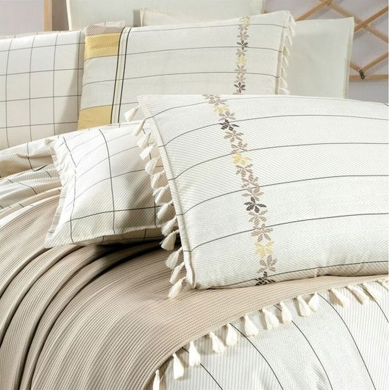 Sarev Eva Carlo Çift Kişilik Pike Nevresim Takımı Bej 250x240cm Sarev Eva Carlo Çift Kişilik Pike Nevresim Takımı Bej 250x240cm